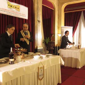 Elisa Riccobono e Tommaso Colonna, primi classificati, con Valerio Beltrami