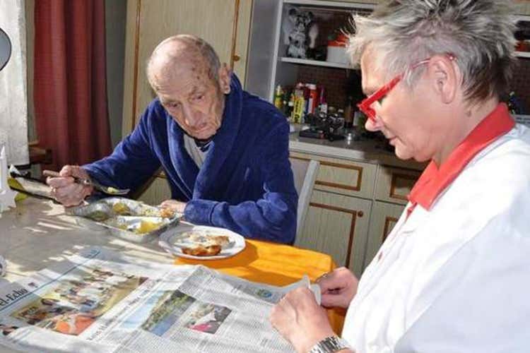 Gustav Gerneth (La ricetta per arrivare a 114 anni? Tutti i giorni ciambellone al burro) Gustav Gerneth (La ricetta per arrivare a 114 anni? Tutti i giorni ciambellone al burro)