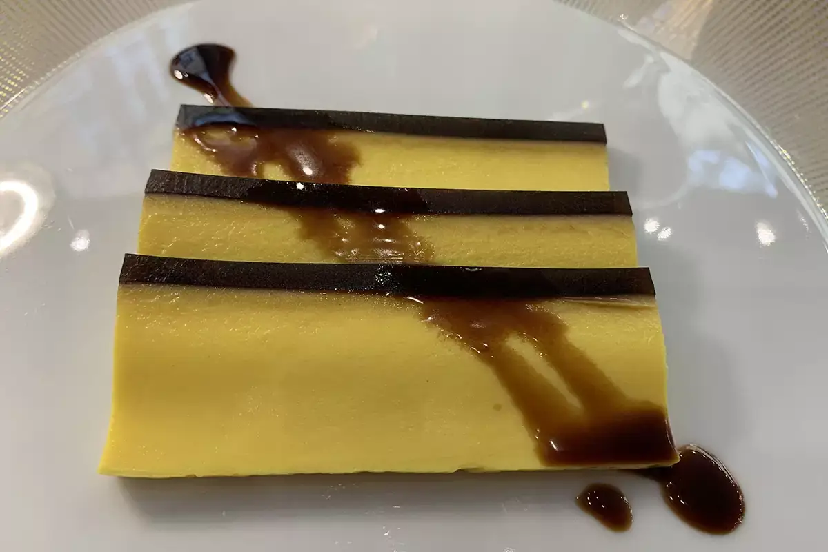 Cr&egrave;m caramel di Parmigiano Reggiano con aceto balsamico tradizionale Identit&agrave; di Formaggio torna a Milano nel segno del Parmigiano Reggiano