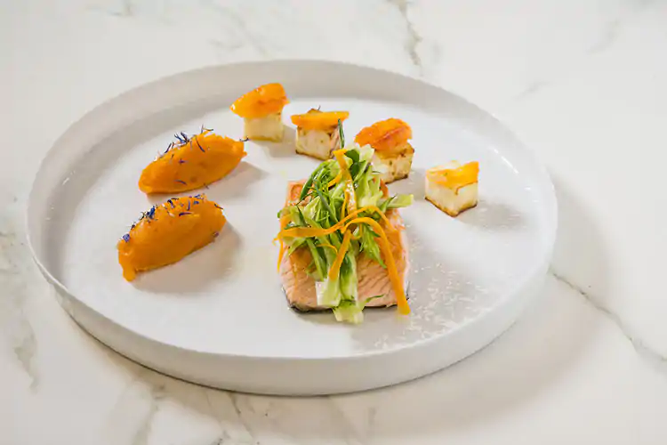 Salmone, sedano rapa, puntarelle e arance Intolleranze in tempo di pandemia Tra ricette e il punto degli esperti