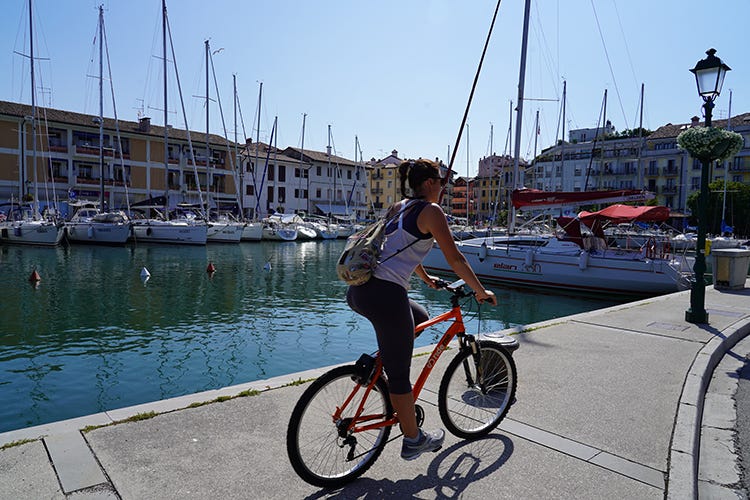 Ride Me, la prima piattaforma di Bike Rental tramite App che porta alla scoperta della bella cittadina lagunare In bici come un autoctono? A Grado noleggio con audioguida