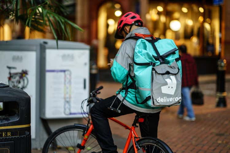 Ancora controlli sui Rider a Milano (Rider, controlli dei vigili Questionari su sicurezza e igiene)