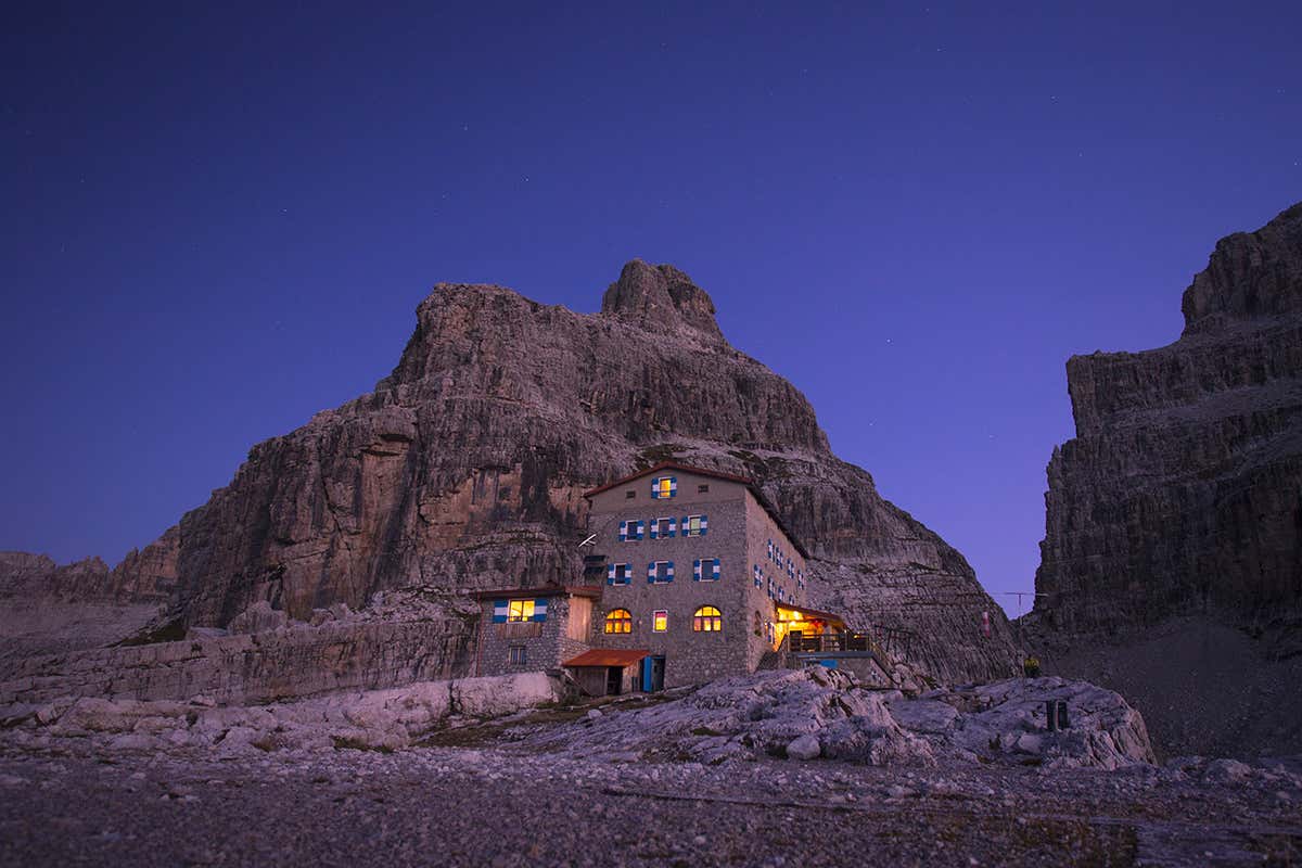 Il Rifugio Pedrotti all'alba - Foto Filippo Frizzera Dolomiti Paganella, un sogno a occhi aperti