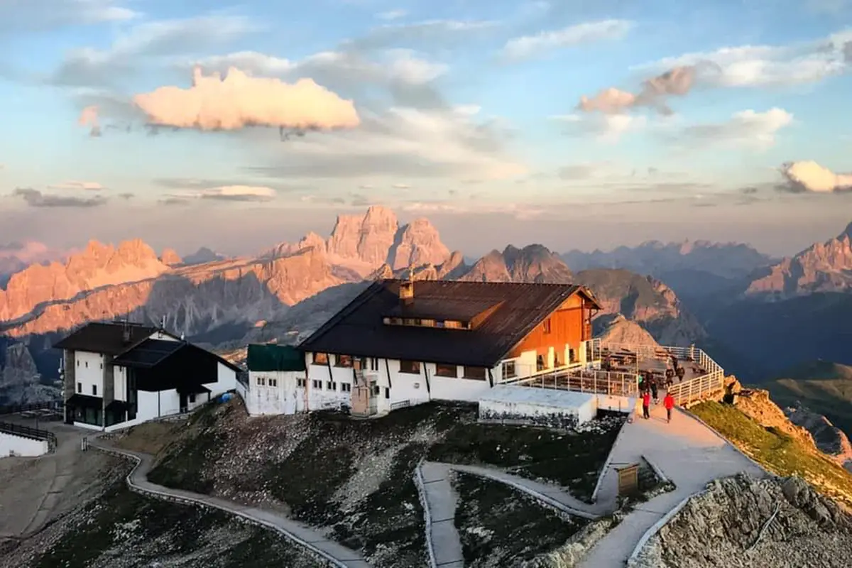 Rifugio Lagazuoi  Autunno in montagna? Prova le spa degli hotel e dei rifugi di Cortina