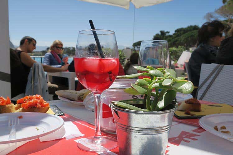 Tavoli con vista mare - Semplicit&agrave; in tavola da Papillon Il resto lo fa il mare di Mondello