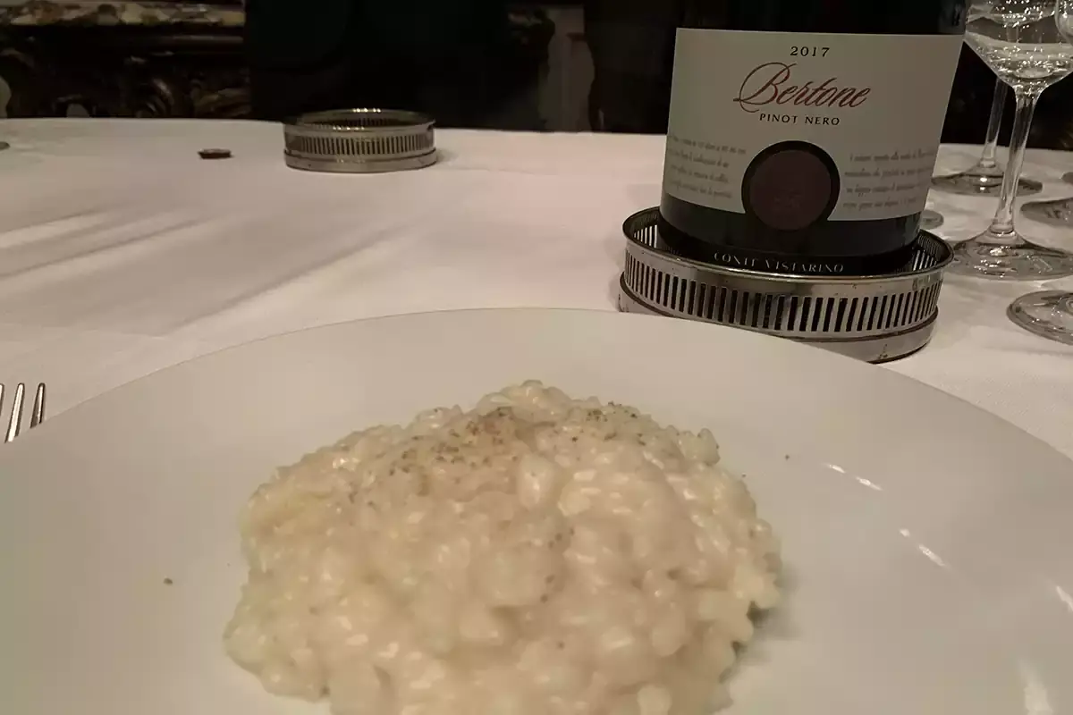 Risotto cacio e pepe con Bertone 2017 Pinot Nero dell'Oltrep&ograve; Pavese Doc Tenuta Conte Vistarino, la casa del Pinot Nero