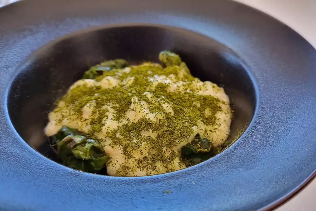 Risotto all'aceto di Sherry di lumache Il mare di Nikita Sergeev