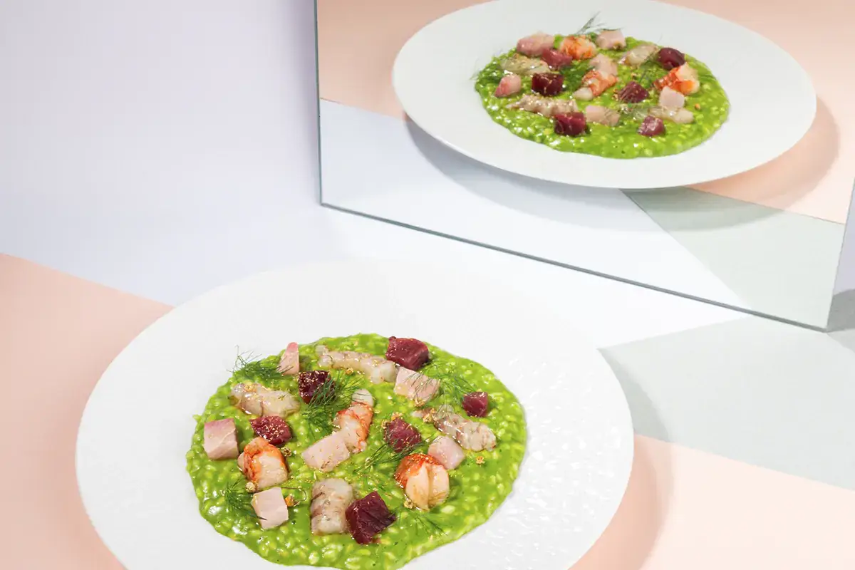 Risotto al basilico con crudo di mare, uno dei piatti signature rivisitati da Tammaro al Maffei Delivery, eventi, aperture: Al Maffei le novit&agrave; non si fermano in cucina