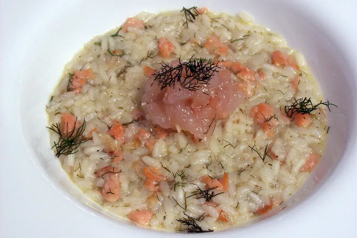 Risotto con salmome affumicato red king, finocchietto&nbsp; selvatico e tartare di gambero rosa Risotto con salmome affumicato, finocchietto e tartare di gambero