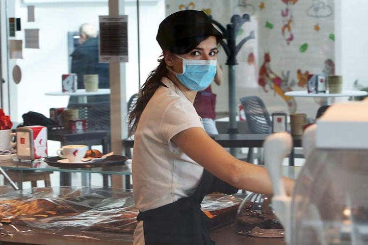 Domani riaprono bar e ristoranti - Locali, 7 su 10 pronti a partire Ma il 55% teme un crollo del lavoro