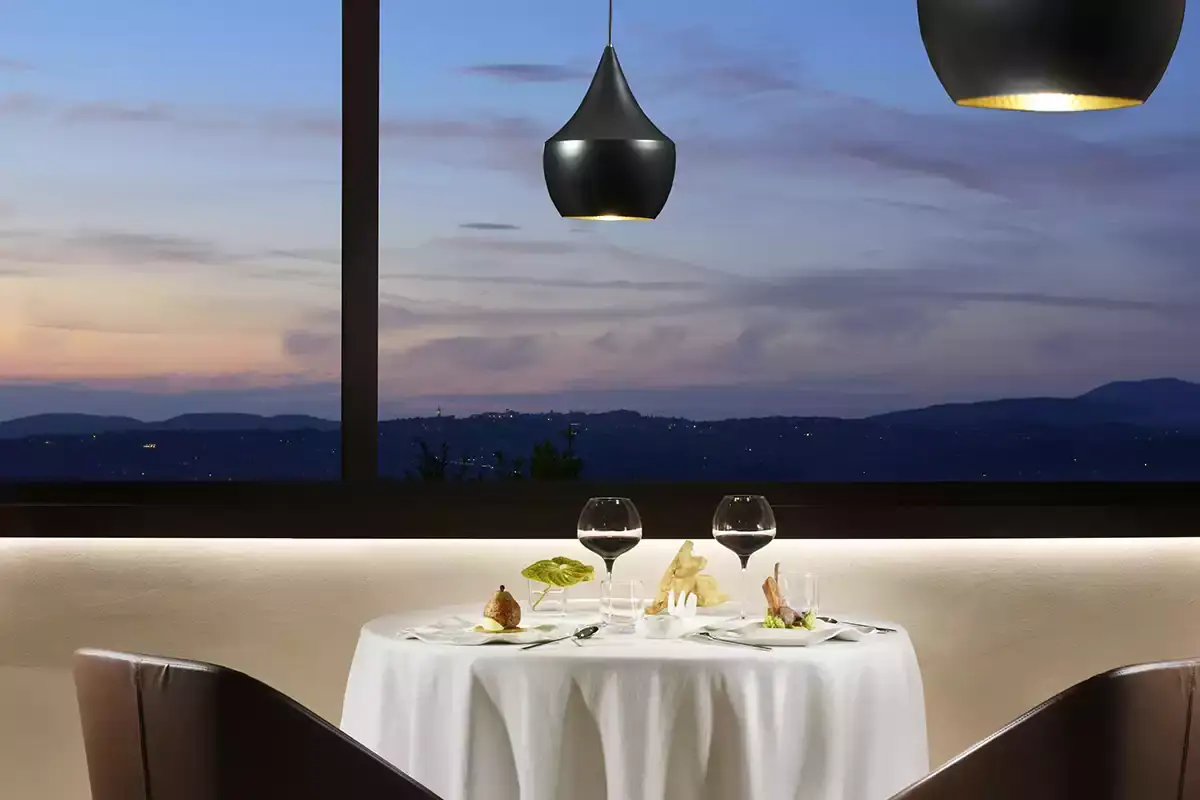 Lo stile del ristorante Elementi Fine Dining Borgobrufa SPA Resort: benessere assoluto nel cuore dell&rsquo;Umbria