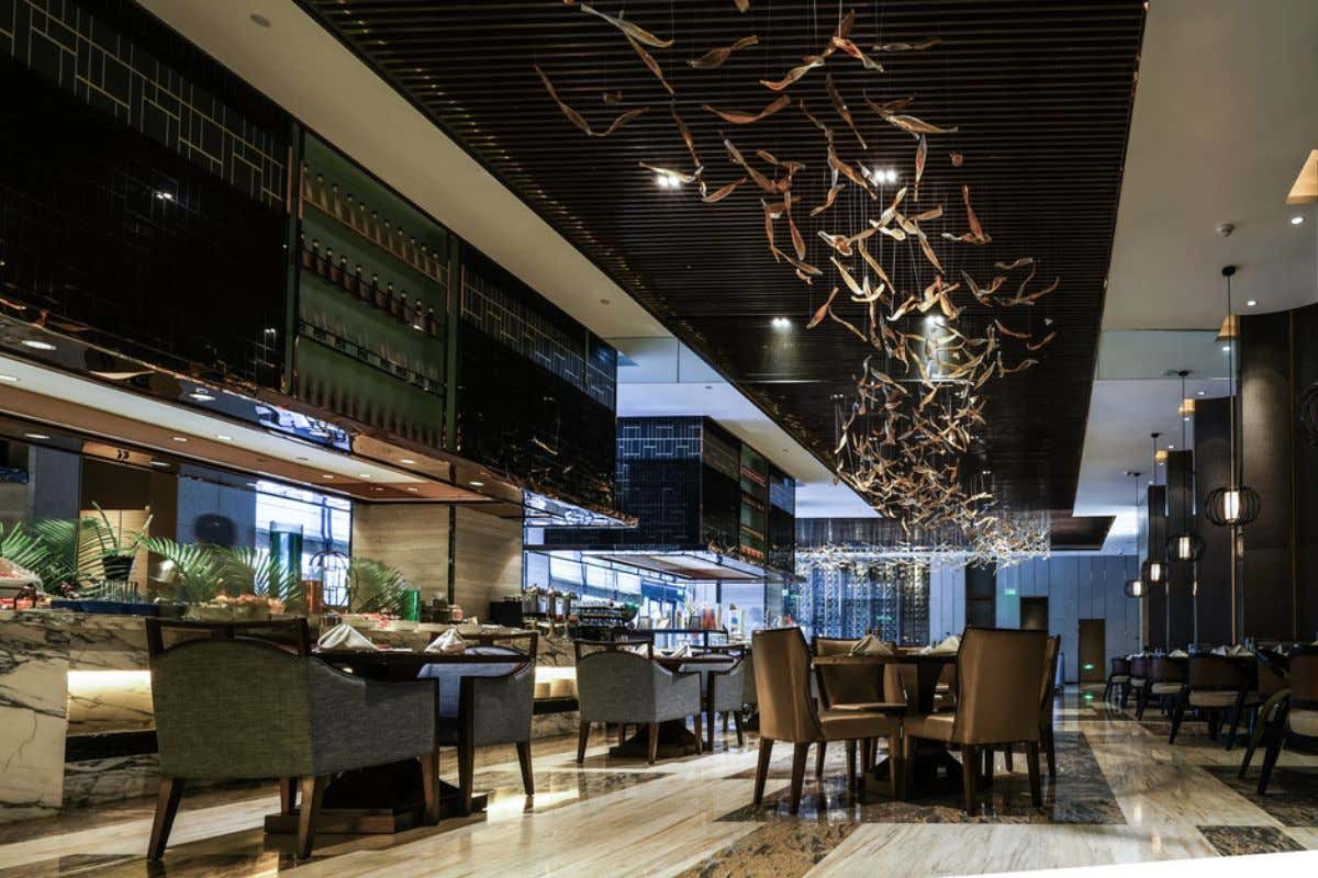 Fine dining, il futuro è negli hotel? Come si lavora in un ristorante d'albergo Fine dining, il futuro è negli hotel? Come si lavora in un ristorante d'albergo