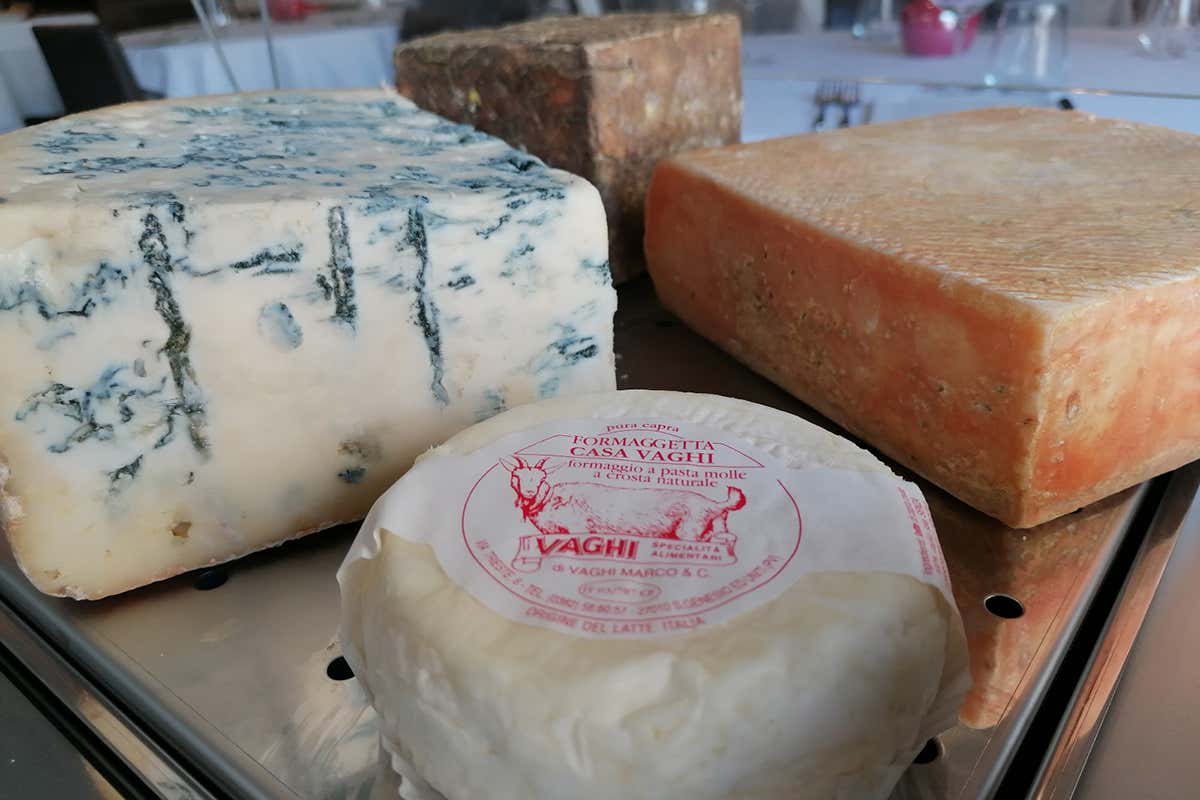 Il ristorante Piazza Repubblica punta sul carrello dei formaggi Il ristorante Piazza Repubblica punta sul carrello dei formaggi