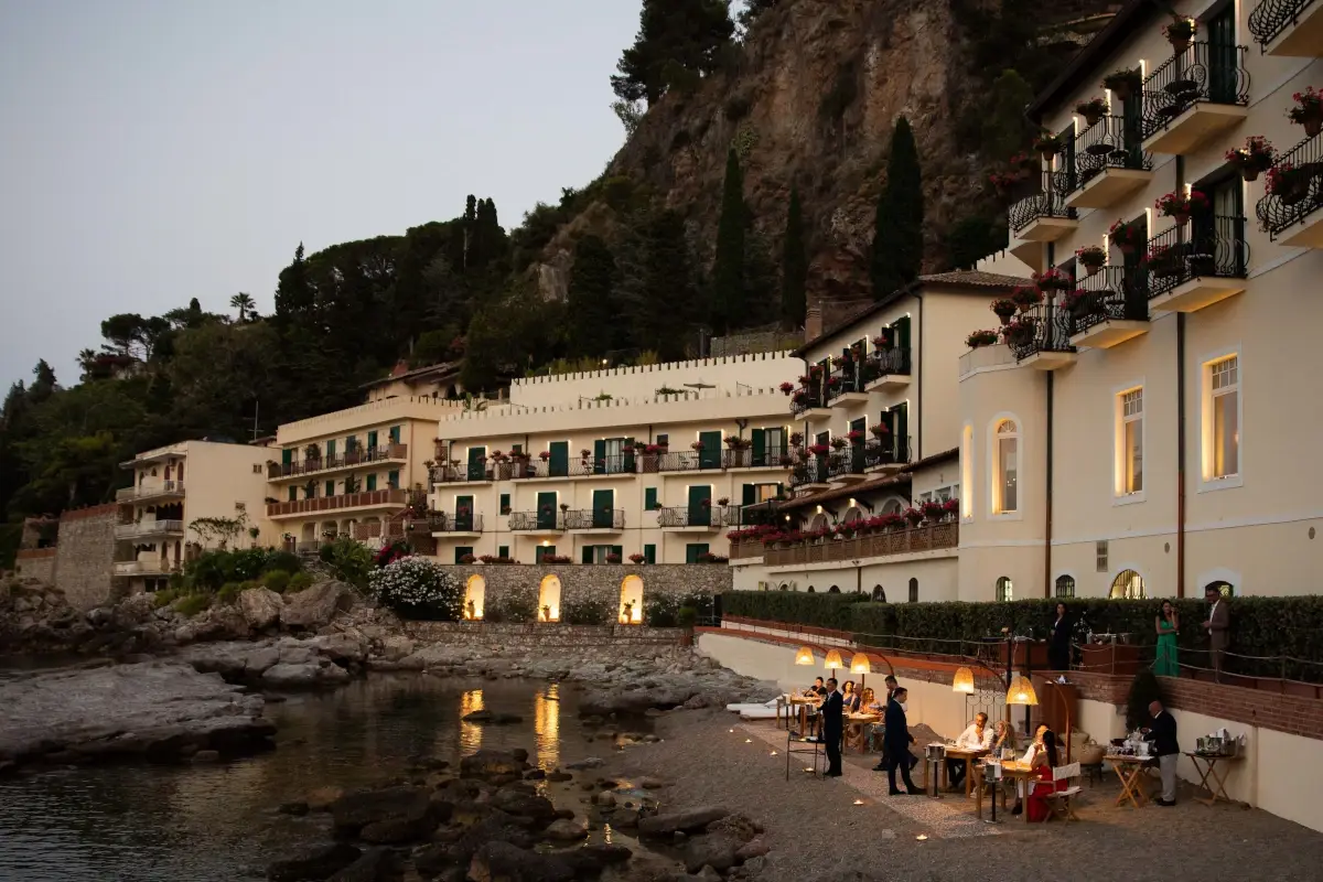 Il ristorante Brezza, foto di Letizia Cigliutti Apre Brizza, il ristorante di Villa Sant'Andrea dove gustare il mare di Sicilia