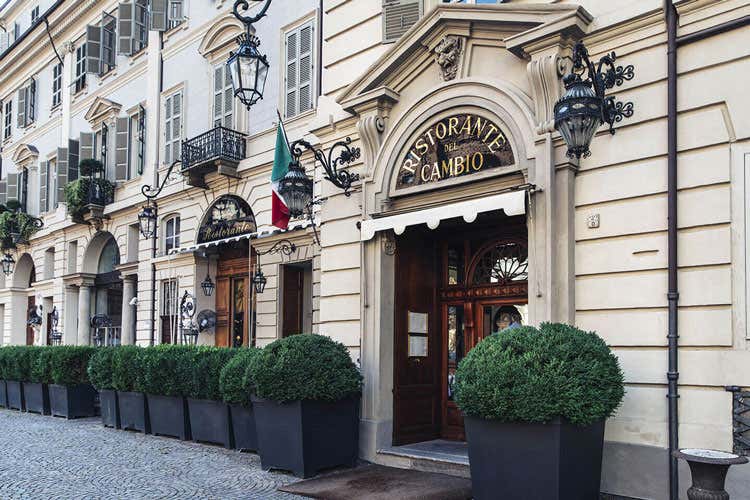 (Il ristorante Del Cambio presenta il mito del Sassicaia)