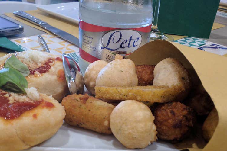 (Un ristorante nel foyer di un cinema Basilico apre all'Armida di Sorrento) (Un ristorante nel foyer di un cinema Basilico apre all'Armida di Sorrento)