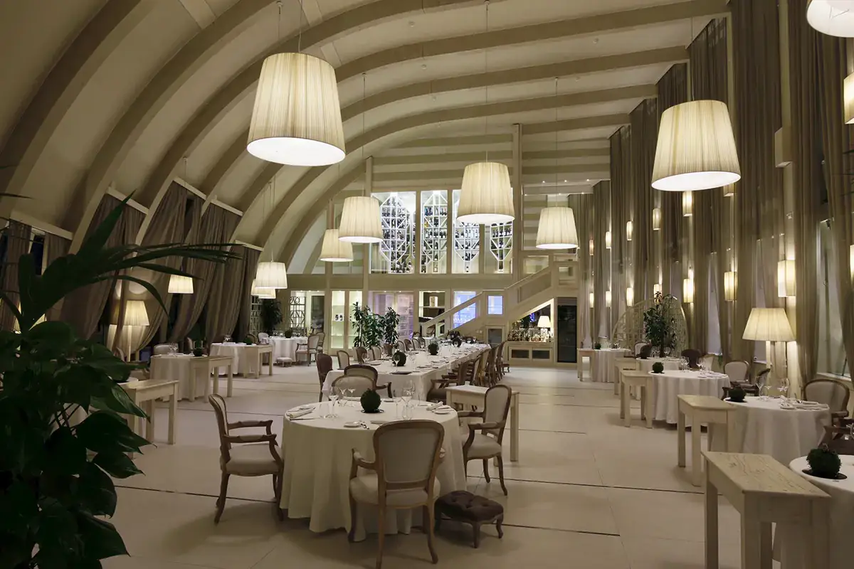 La sala del La Porta Restaurant a Bologna Ristoranti contro la fame in Italia e nel mondo: un progetto di solidariet&agrave;