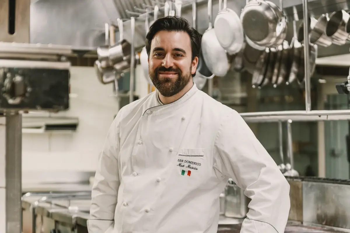 Max Mascia nelle attuali cucine del San Domenico Il San Domenico di Imola festeggia 52 anni rinnovando le cucine