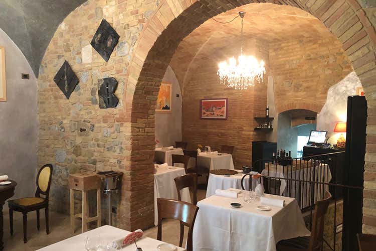 La sala del ristorante San Martino 26 (Chef albanesi al San Martino 26 cucinano per i terremotati)