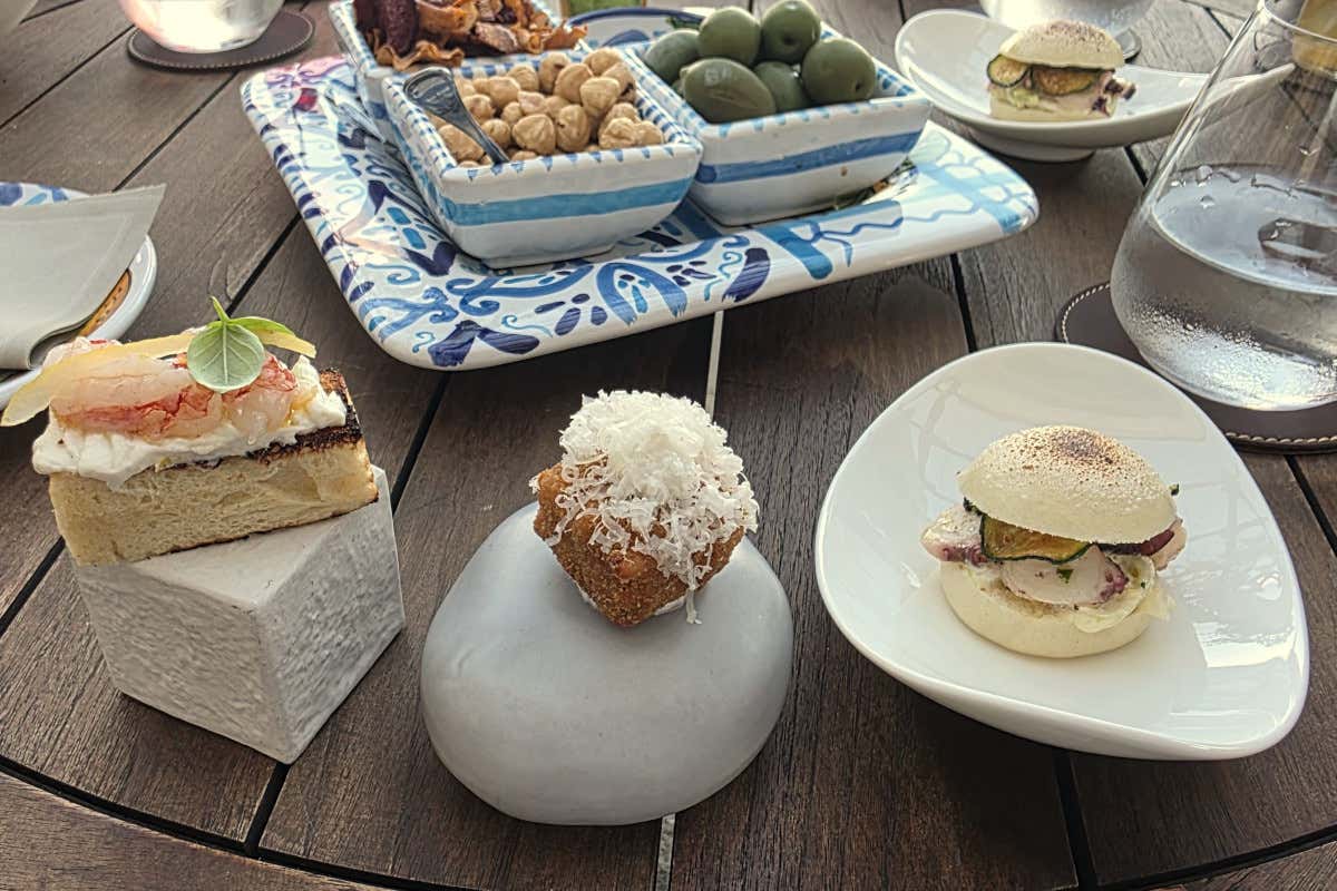 Il ristorante dove il pomodoro millenario incontra il mare di Amalfi