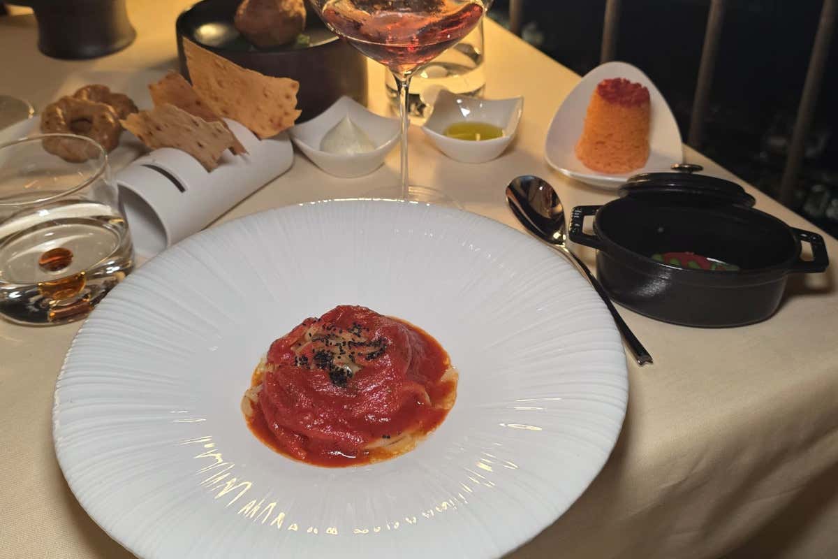 Il ristorante dove il pomodoro millenario incontra il mare di Amalfi