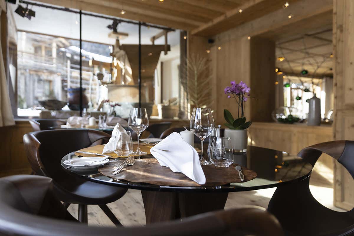 Il ristorante del Dolomiti Wellness Hotel Fanes Vacanza da chalet al Dolomiti Wellness Hotel Fanes