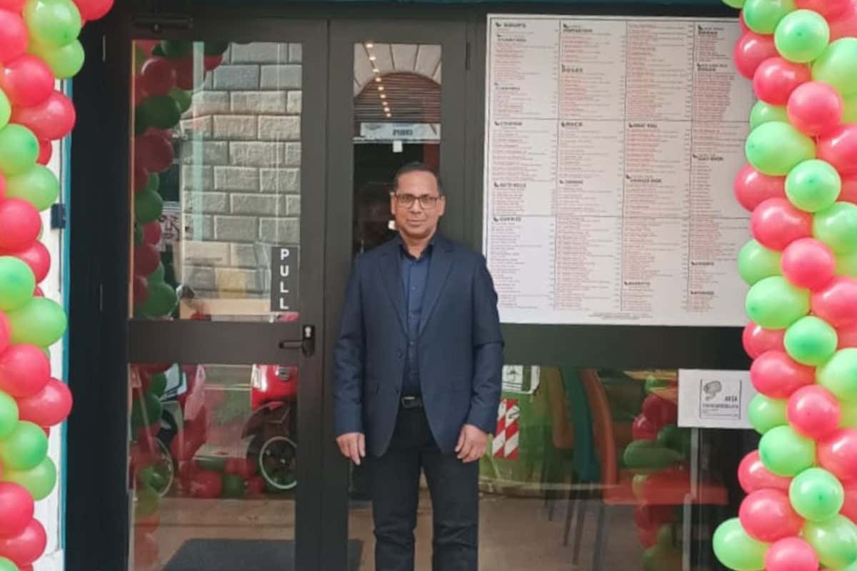 Jomos Thomas, il manager del ristorante.