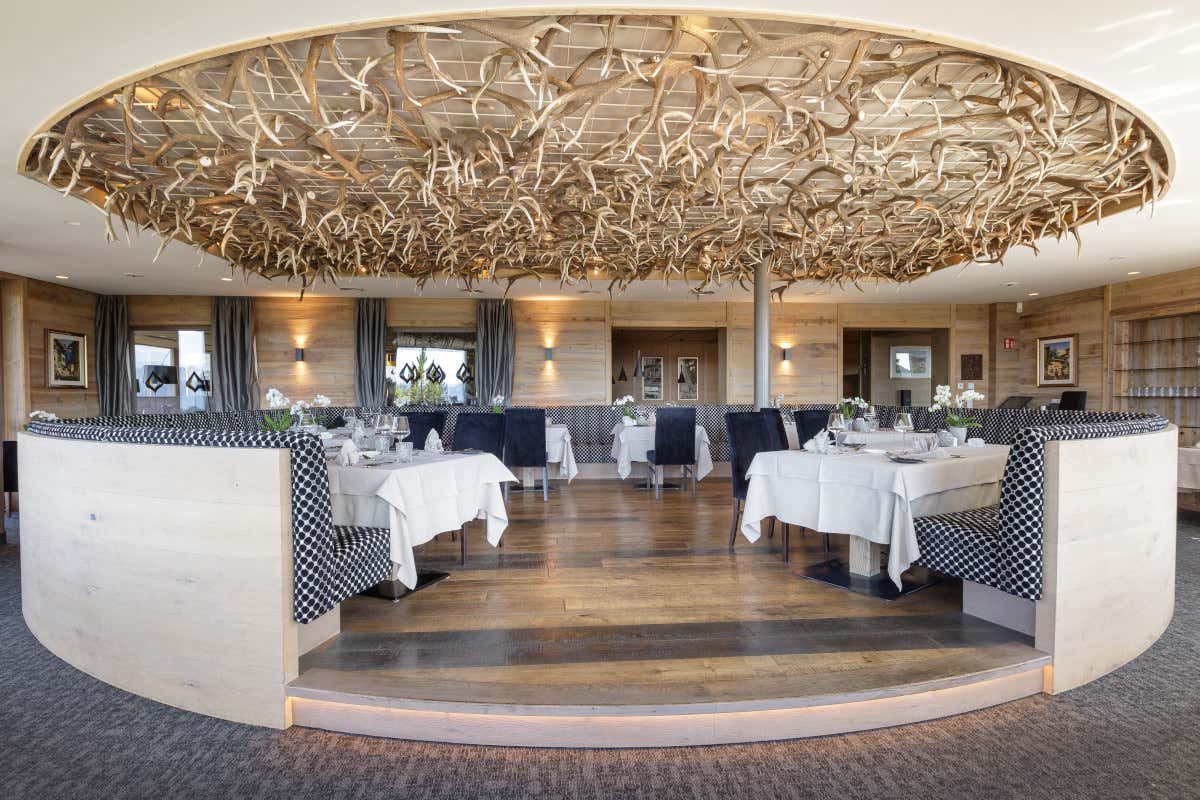 Il ristorante dell'Hotel Chalet Mirabell vicino Merano Hotel Chalet Mirabell un'oasi di benessere nella natura dell'Alto Adige