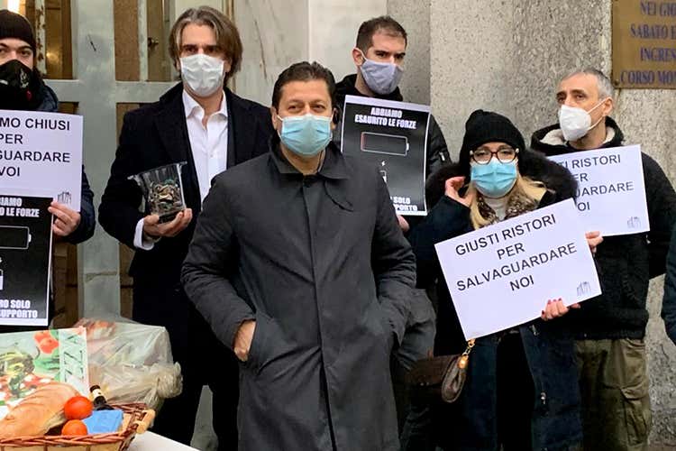 Al Prefetto consegnato anche un pacchetto di proteste - I Ristoratori Milanesi sono stremati Denunciano il collasso in Prefettura