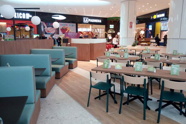 Oltre 600 posti a sedere nella food court (Ristoranti sostenibili in galleria Apre i battenti Le Cucine di Curno)