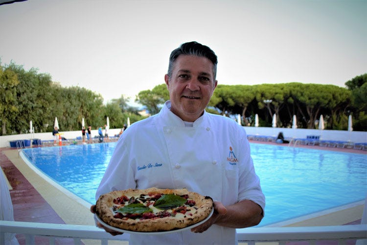 (Un ristoratore di Torre del Greco dedica una pizza ai pastori sardi)