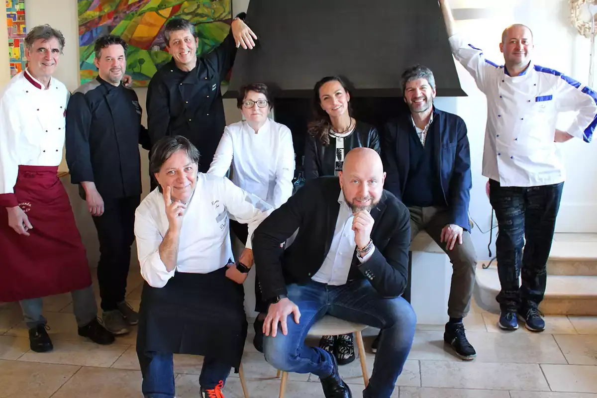 I nove ristoratori di Intavolando Il gruppo ristoratori &ldquo;Intavolando&rdquo; di nuovo a tavola