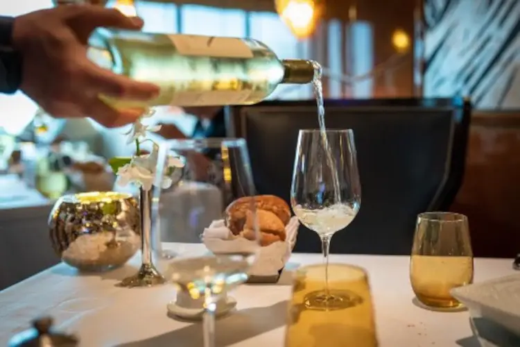  Fonte: Pexels Dal Salon Rose di Monte Carlo al ristorante Elementi di Lugano: quando l'alta cucina entra nel casin&ograve;
