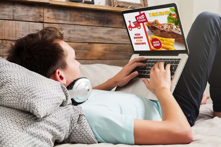 La ristorazione deve affidarsi al web Chi non lo fa, rischia di essere fuori gioco La ristorazione deve affidarsi al web Chi non lo fa, rischia di essere fuori gioco