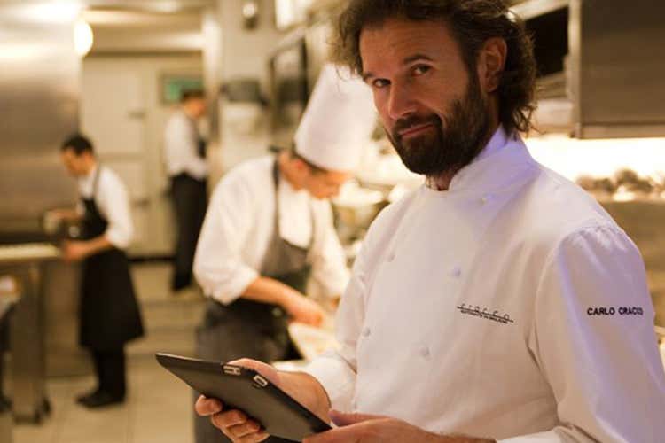 Carlo Cracco - Il ritorno ai fornelli di Carlo Cracco Lascia MasterChef per i suoi ristoranti