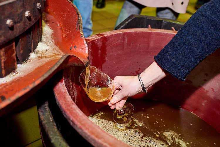(Il rituale dei Picai L'arte della tradizione a Cantina Cavazza)