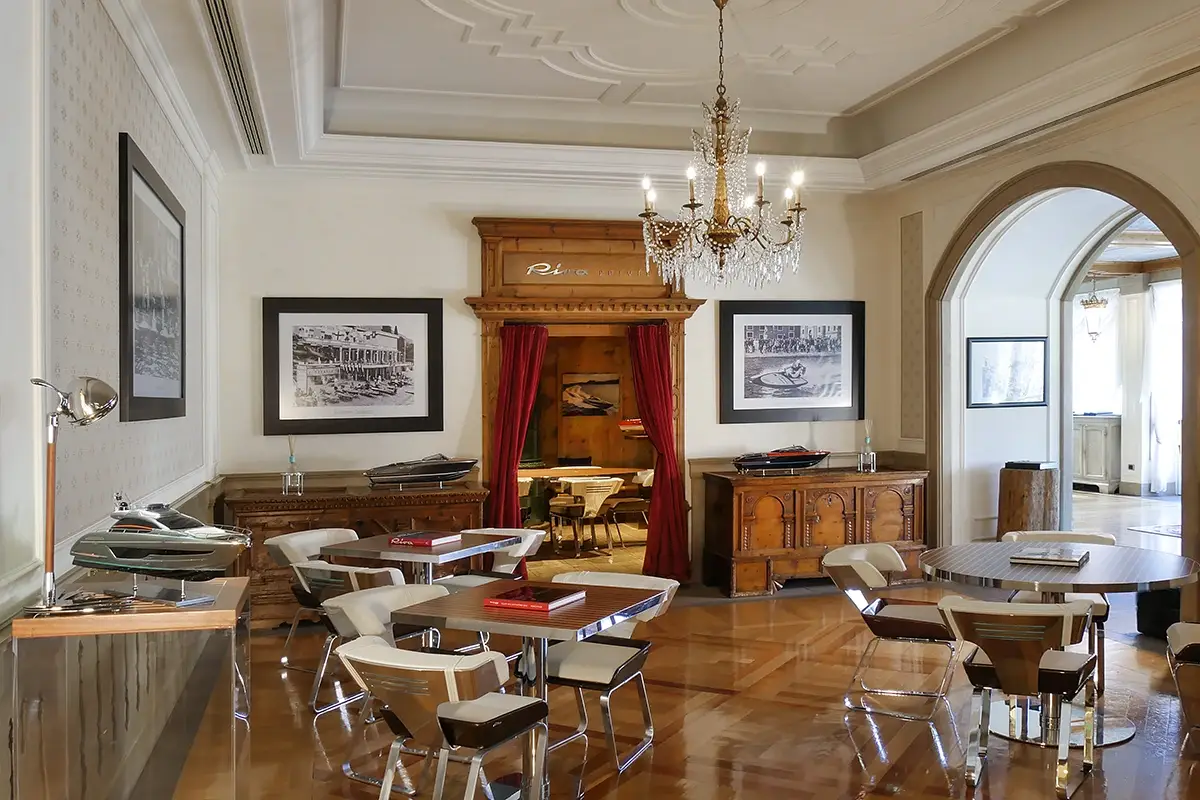 Il nuovo spazio Riva sposa l&rsquo;heritage culturale e l&rsquo;architettura di ispirazione art nouveau dell&rsquo;hotel Uno yacht club in montagna? Succede al Cristallo di Corsina con Riva Priv&eacute;e