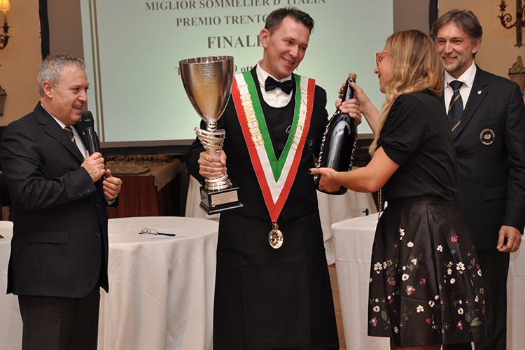 Antonello Maietta, Roberto Anesi e Sabrina Schench (Roberto Anesi premiato a Taormina Miglior sommelier d’Italia Ais)