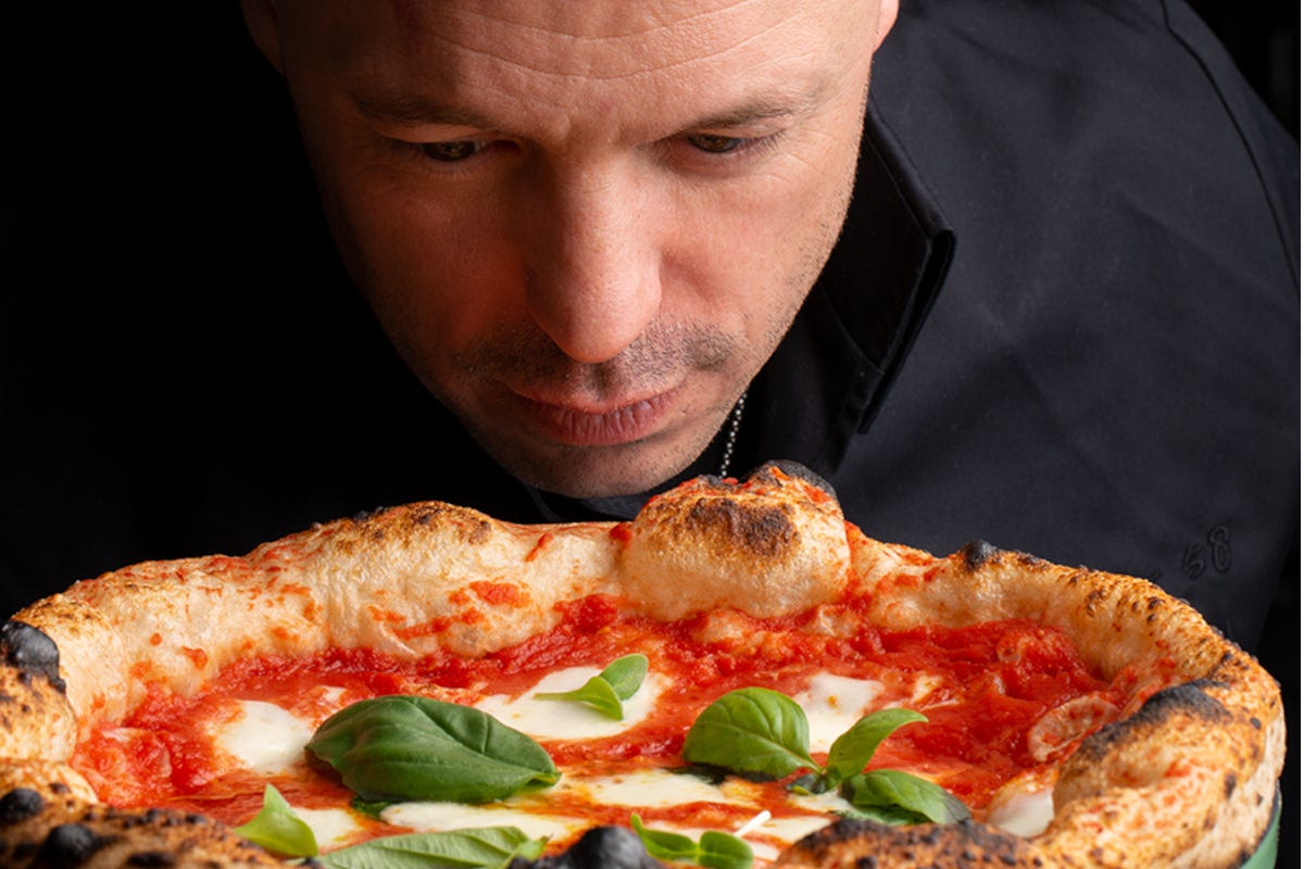 Roberto Scotti e la sua pizza Gourmet Roberto Conti e le sue Pizze gourmet al Corner 58 di Milano