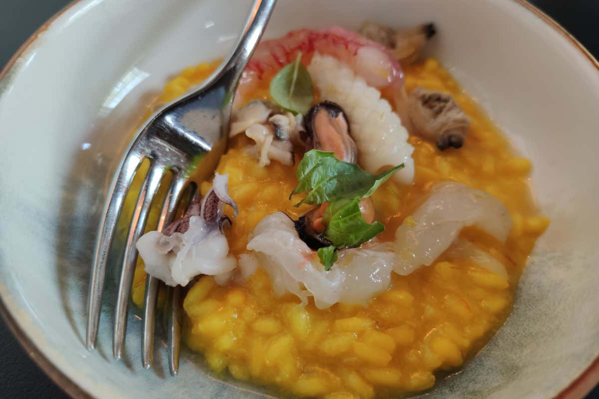 Al “Sine by Roberto Di Pinto” si viaggia fra i colori della cucina mediterranea