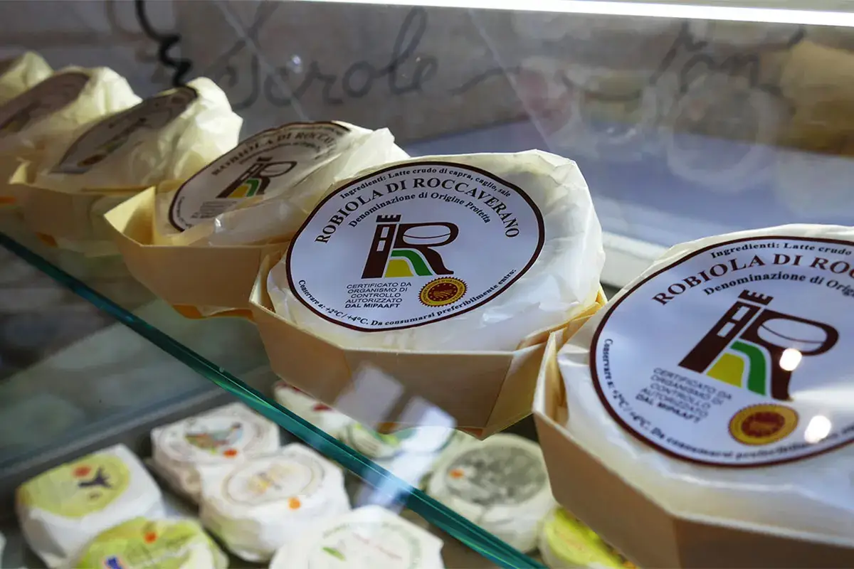 Robiola di Roccaverano Dop Robiola di Roccaverano Dop Il formaggio che traina un territorio