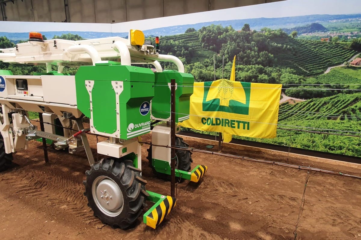 Uno dei nuovi Robot presentato da Coldiretti per l'agricoltura Guerra in Ucraina: contro il caro energia ecco droni e robot