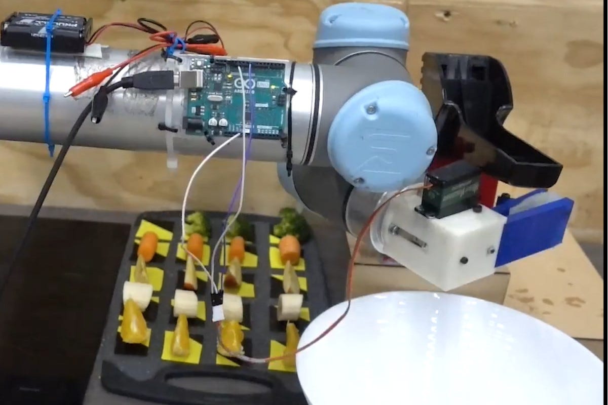 Il robot chef dell'Università di Cambridge Arriva lo chef robot che impara le ricette su YouTube