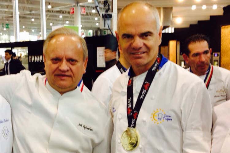 Joel Robuchon e Enrico Derflingher (Joel Robuchon non c’è più Si spengono 32 stelle Michelin)