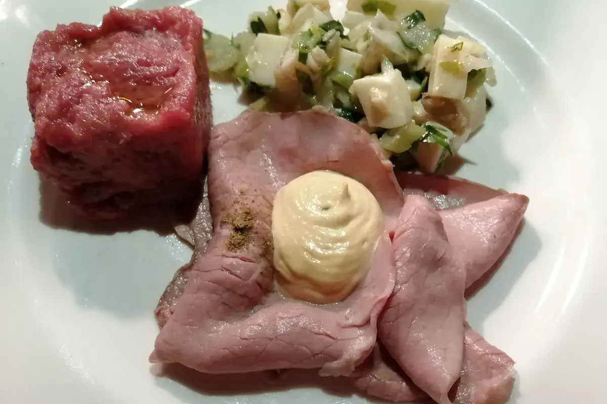 vitel tonnato,battuta Fassone e insalata di Raschera Roero, territorio unico per un'enogastronomia d'eccellenza