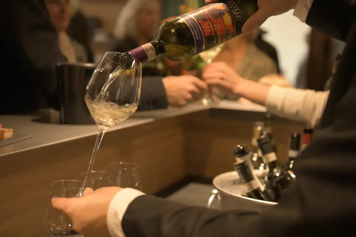Vino al centro dell'economia Roero, territorio unico per un'enogastronomia d'eccellenza