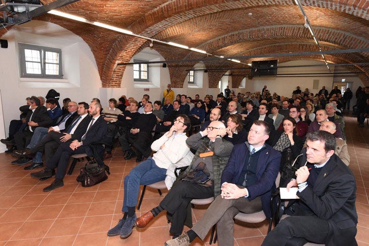 La platea dell'incontro di ieri in Oltrepò con l'assessore Fabio Rolfi («Oltrepò, dopo la bufera serve uno scatto d’orgoglio»)