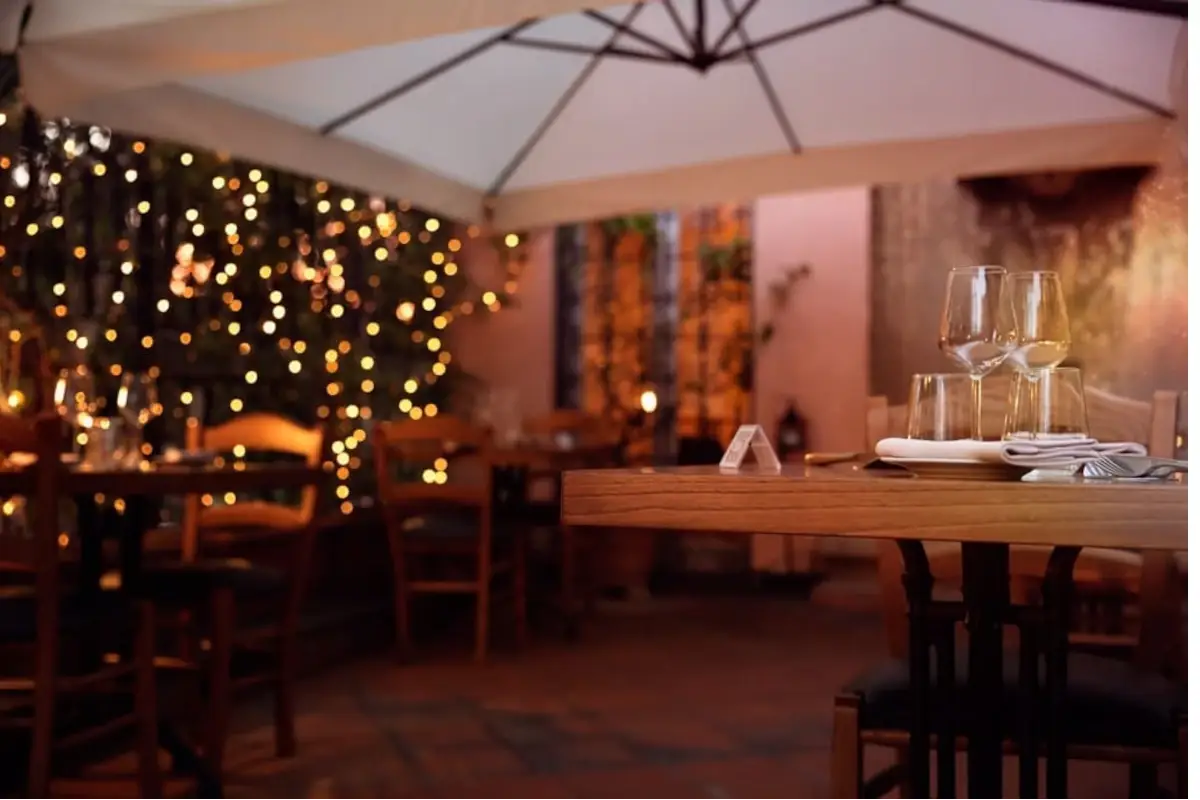 Giulia Restaurant (foto da sito Giulia Restaurant) Roma al tramonto, con i migliori drink e gli aperitivi pi&ugrave; gustosi