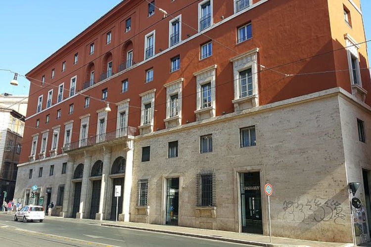 Il Palazzo di via delle Botteghe Oscure (Foto Wikimedia) Il destino di Botteghe Oscure...da sede del Pci a hotel di lusso