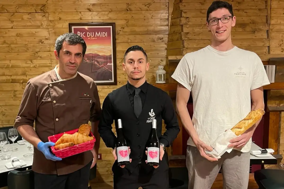 Da sinistra Giancarlo Bruno, Gaetano Liguori, Jonathan De Pardie dello staff del&nbsp; Le Carr&eacute; Fran&ccedil;ais di Roma I ristoranti tornano a riempirsi: &egrave; un San Valentino da tutto esaurito